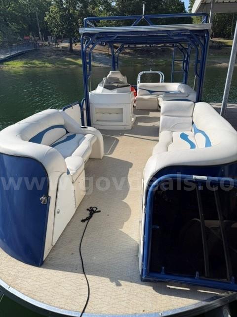 ALOHA 26FT. TRI-TOON W/UPPER DECK