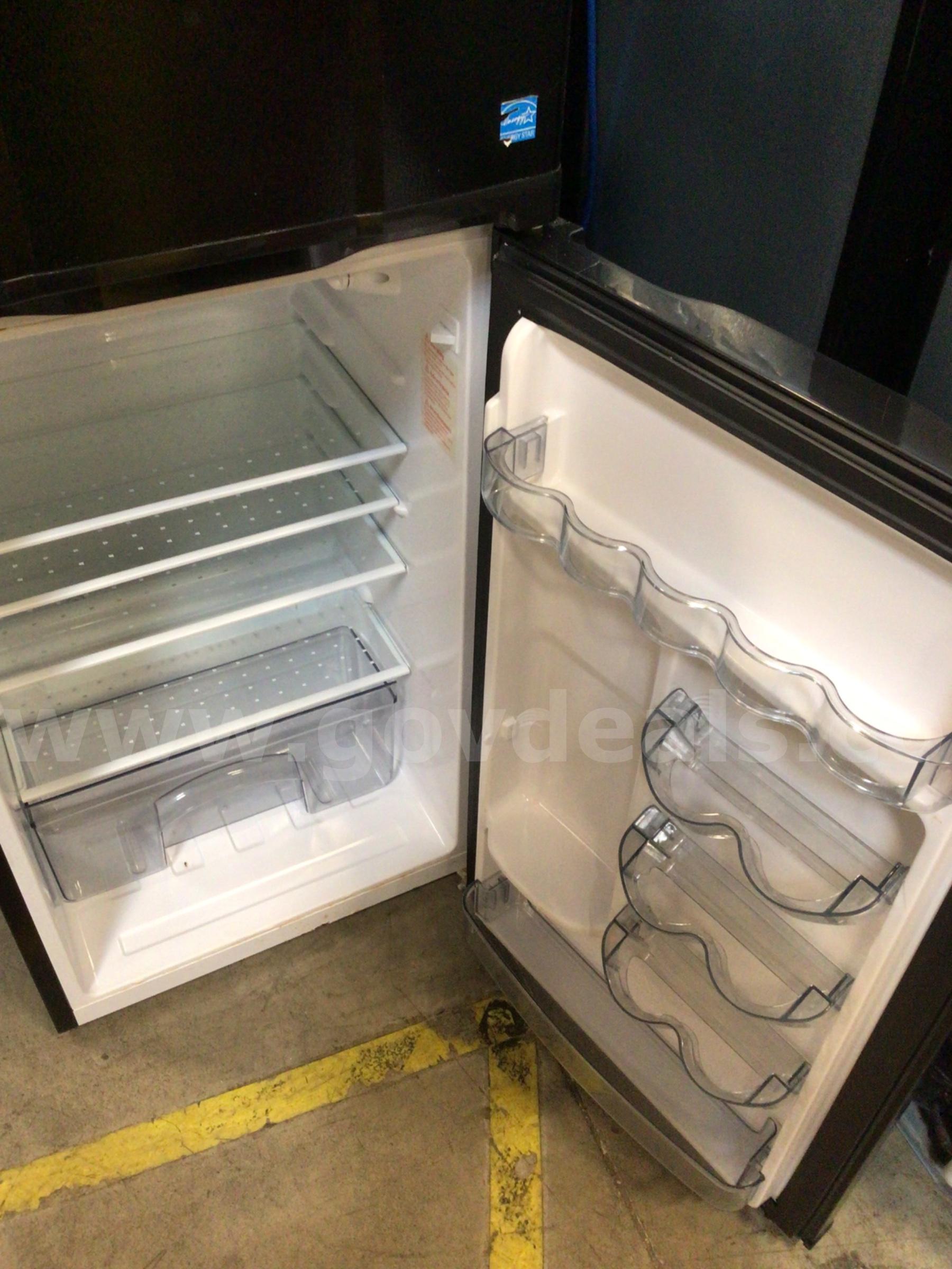 MicroFridge® Refrigerator/Microwave Combo Unit – Buyer Choice   Government Surplus Auction - Photo #4