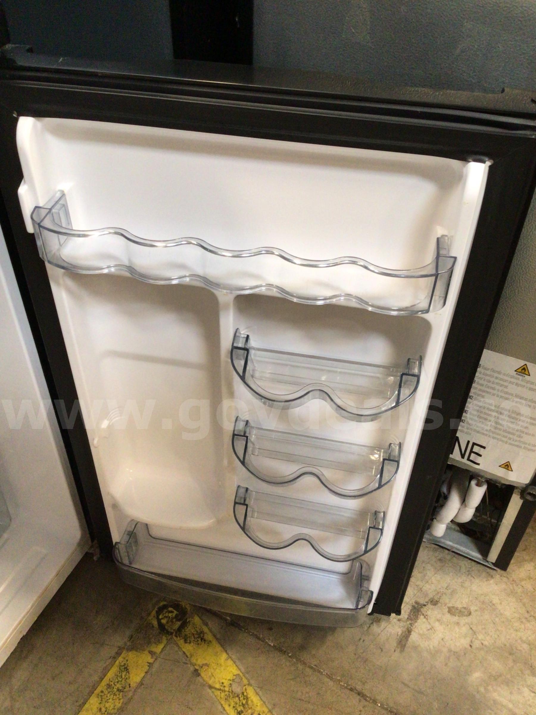 MicroFridge® Refrigerator/Microwave Combo Unit – Buyer Choice   Government Surplus Auction - Photo #6