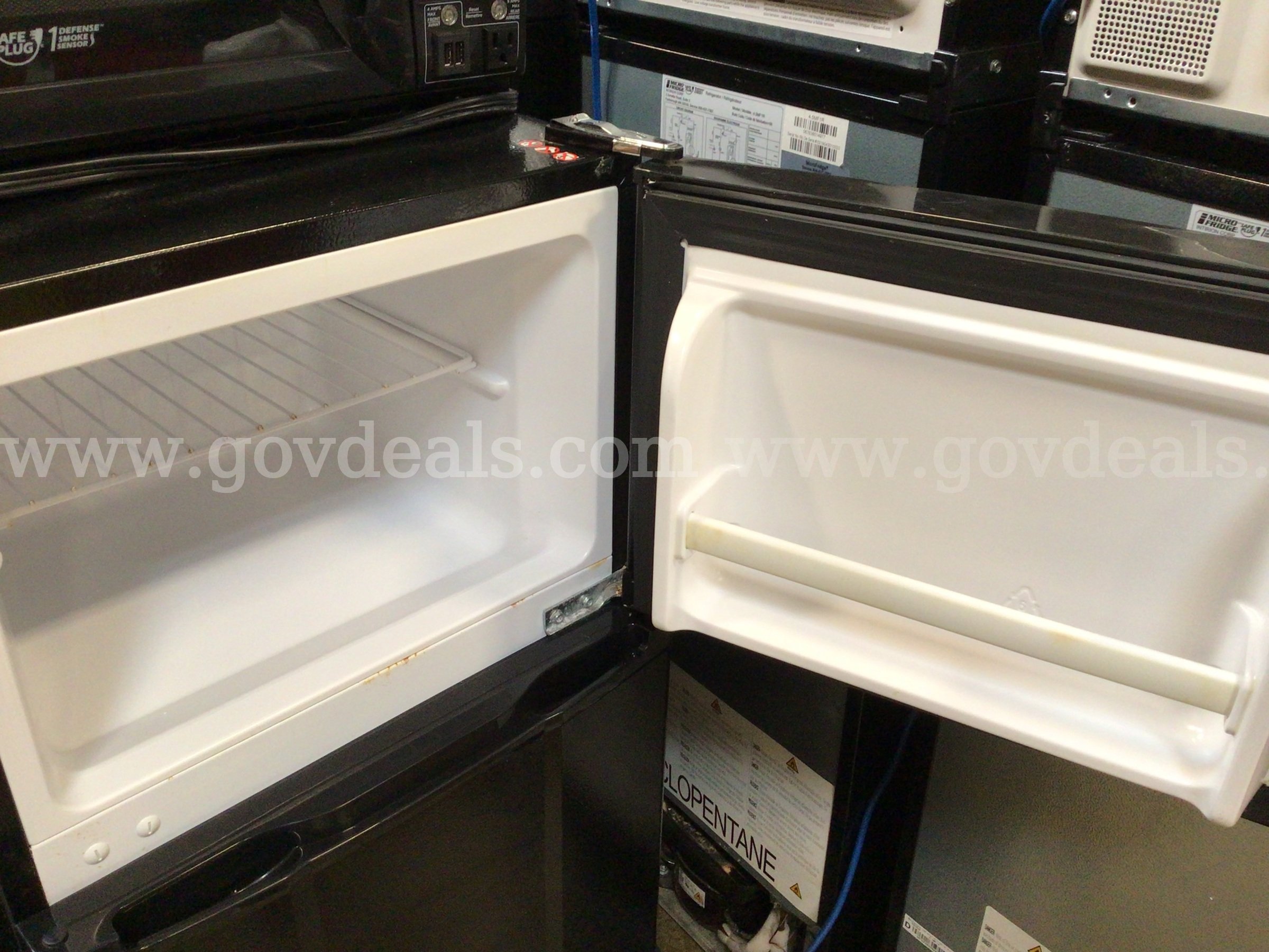 MicroFridge® Refrigerator/Microwave Combo Unit – Buyer Choice   Government Surplus Auction - Photo #3