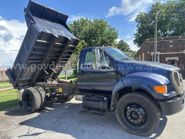 Ford F-750 Dump Truck with a Cummins ISB- 245 Diesel Engine with an automatic transmission. Ford 750 Government Surplus Auction - Photo #2