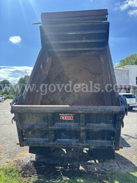 Ford F-750 Dump Truck with a Cummins ISB- 245 Diesel Engine with an automatic transmission. Ford 750 Government Surplus Auction - Photo #3