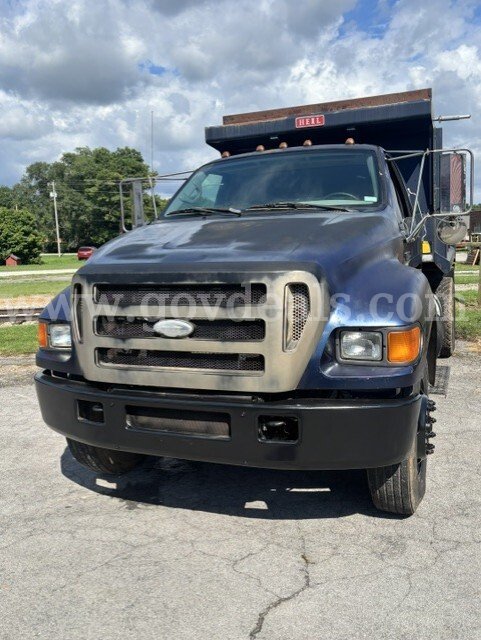 Ford F-750 Dump Truck with a Cummins ISB- 245 Diesel Engine with an automatic transmission. Ford 750 Government Surplus Auction - Photo #4