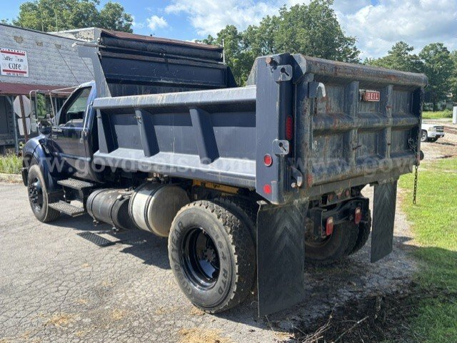 Ford F-750 Dump Truck with a Cummins ISB- 245 Diesel Engine with an automatic transmission. Ford 750 Government Surplus Auction - Photo #5
