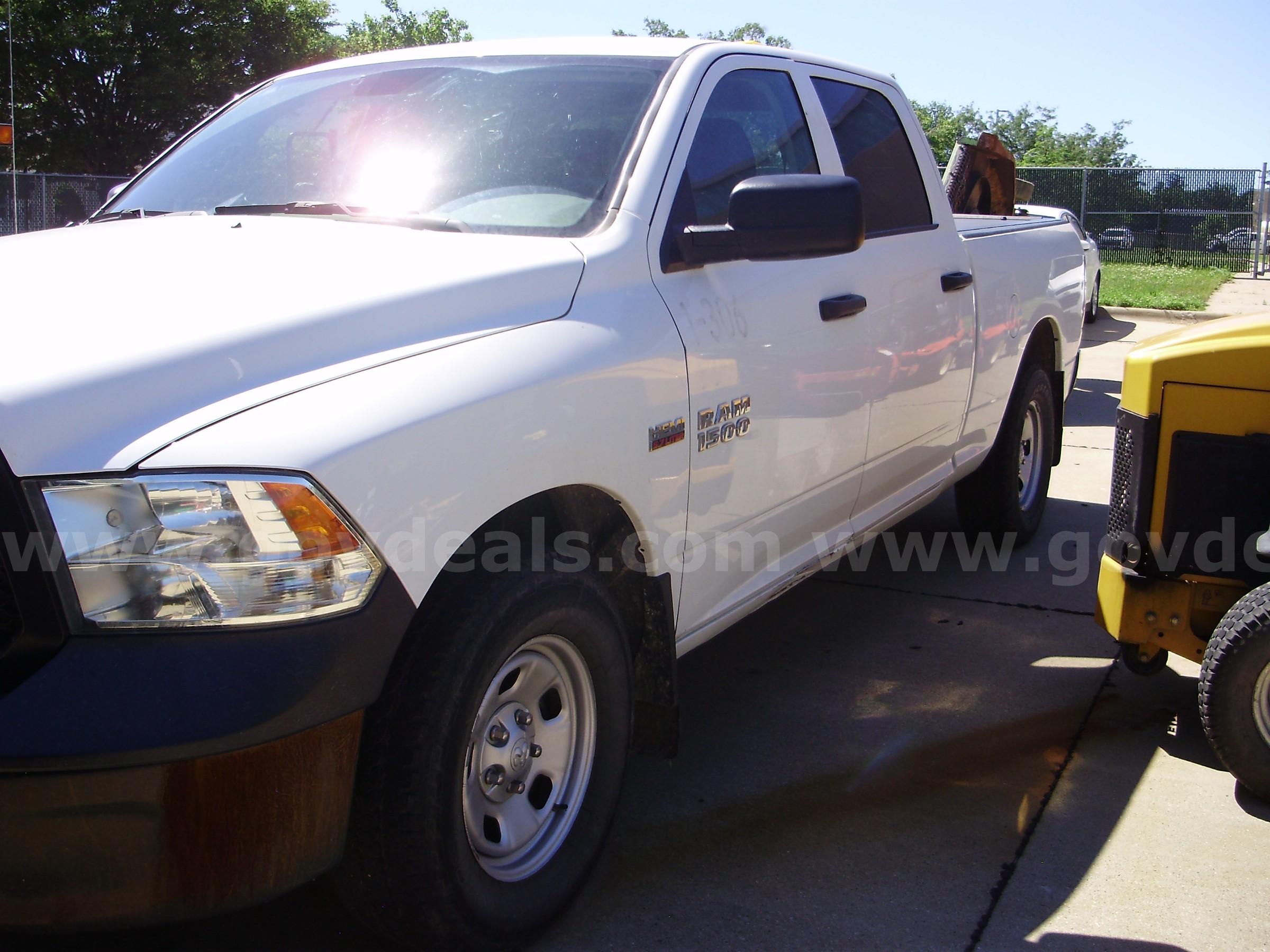 2018 RAM 1500 Crew Cab RAM RAM 1500 Government Surplus Auction - Photo #3