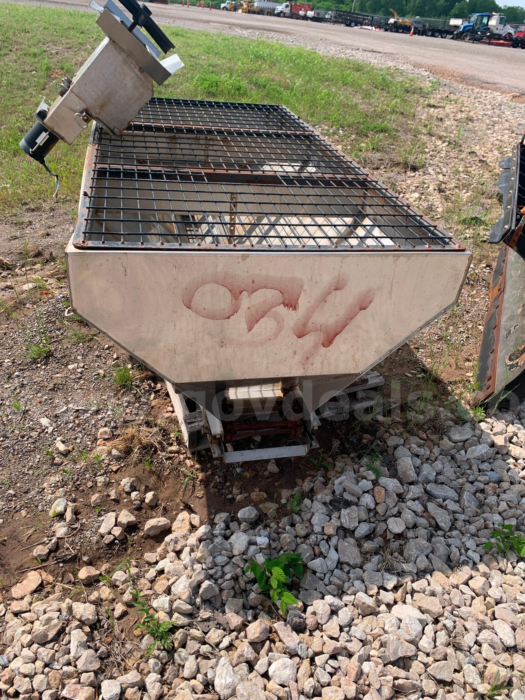 SnowDogg Salt Spreader SnowDogg  Government Surplus Auction - Photo #4