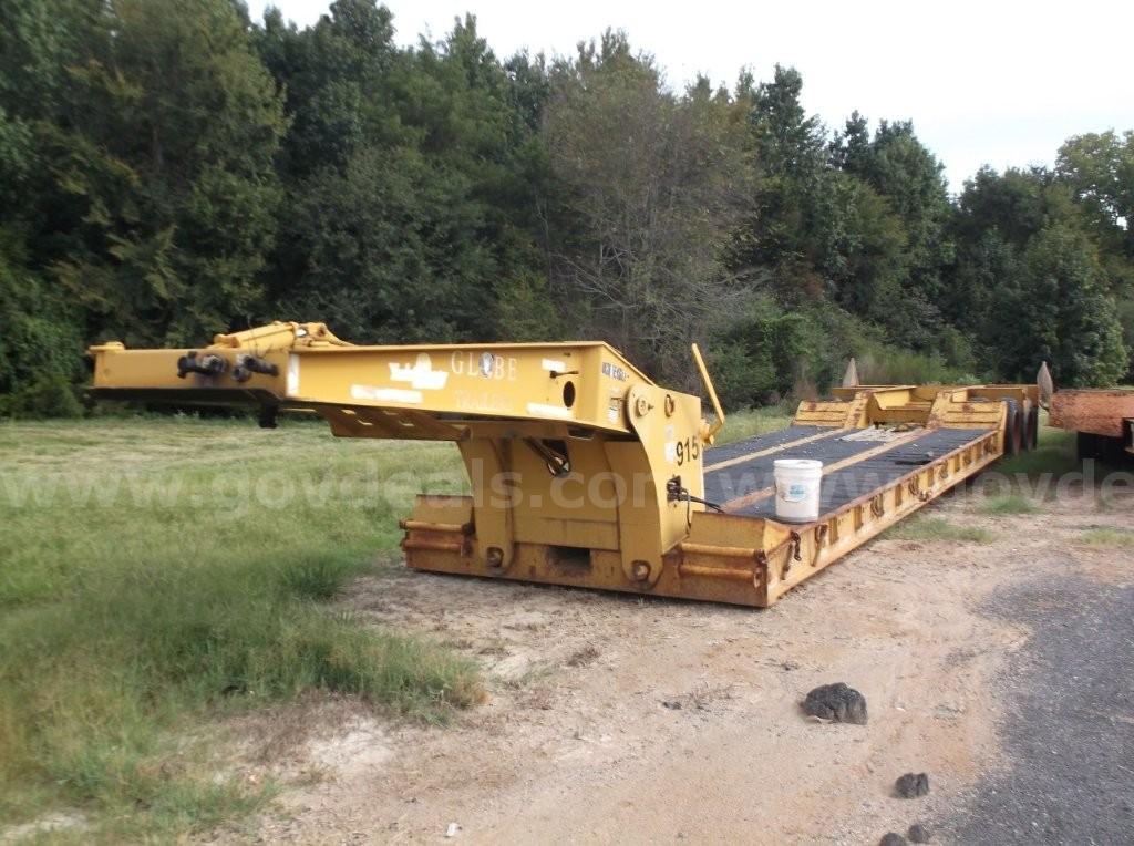 2007 Globe GTGN35-47 Drop Deck Lowboy Trailer  Globe Trailers Government Surplus Auction - Photo #2