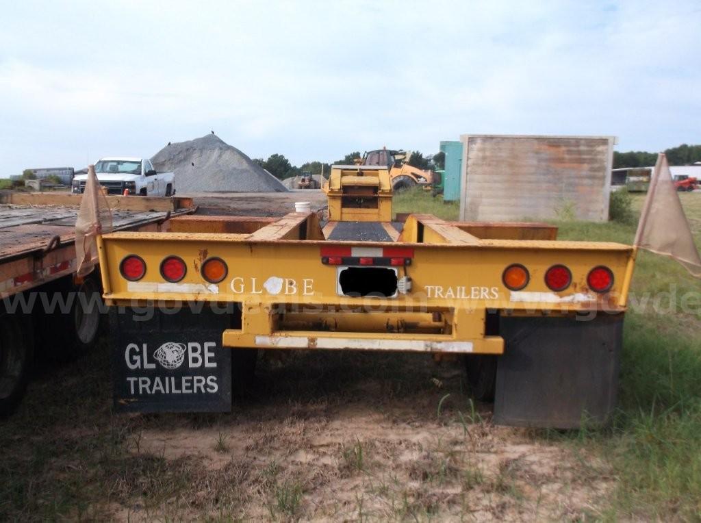 2007 Globe GTGN35-47 Drop Deck Lowboy Trailer  Globe Trailers Government Surplus Auction - Photo #3