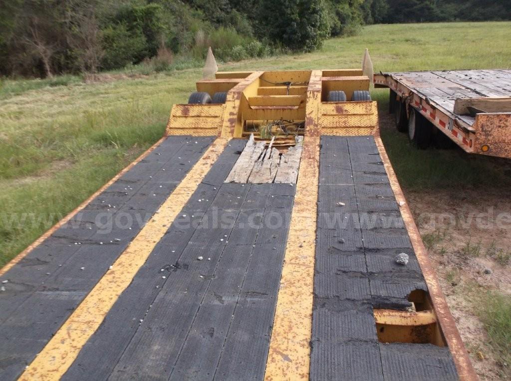 2007 Globe GTGN35-47 Drop Deck Lowboy Trailer  Globe Trailers Government Surplus Auction - Photo #6