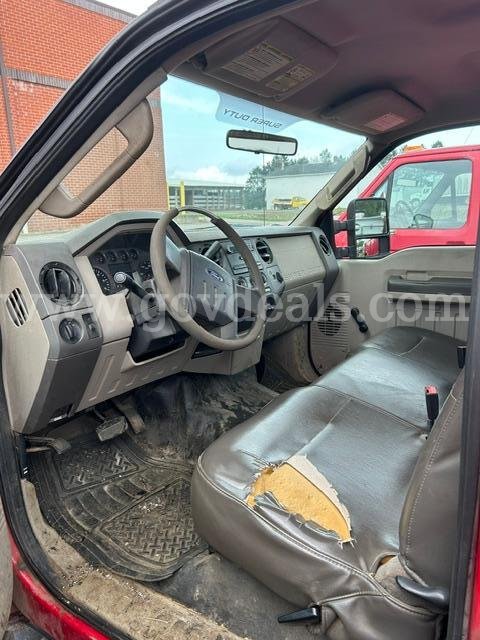 (P-18) 2009 Ford F-250 SD Ford F-250 Government Surplus Auction - Photo #2