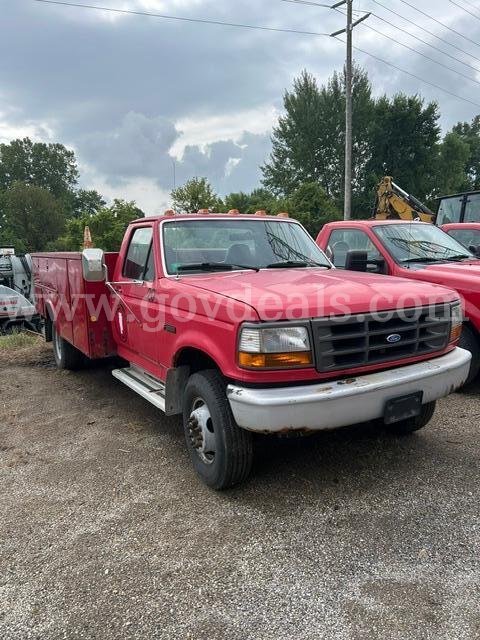 (P-20) 1997 Ford F-450 SD Ford F-450 Government Surplus Auction - Photo #2