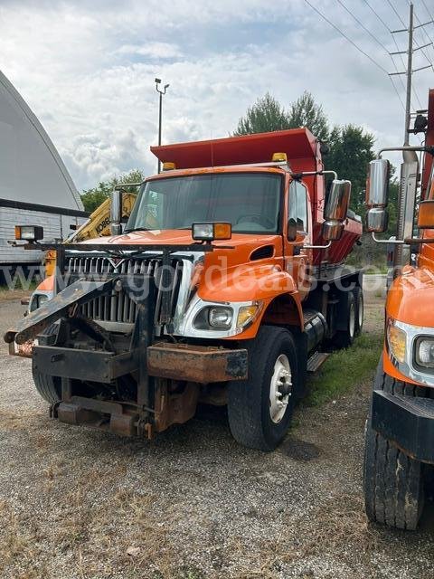 (D2-40) 2003 International 7500