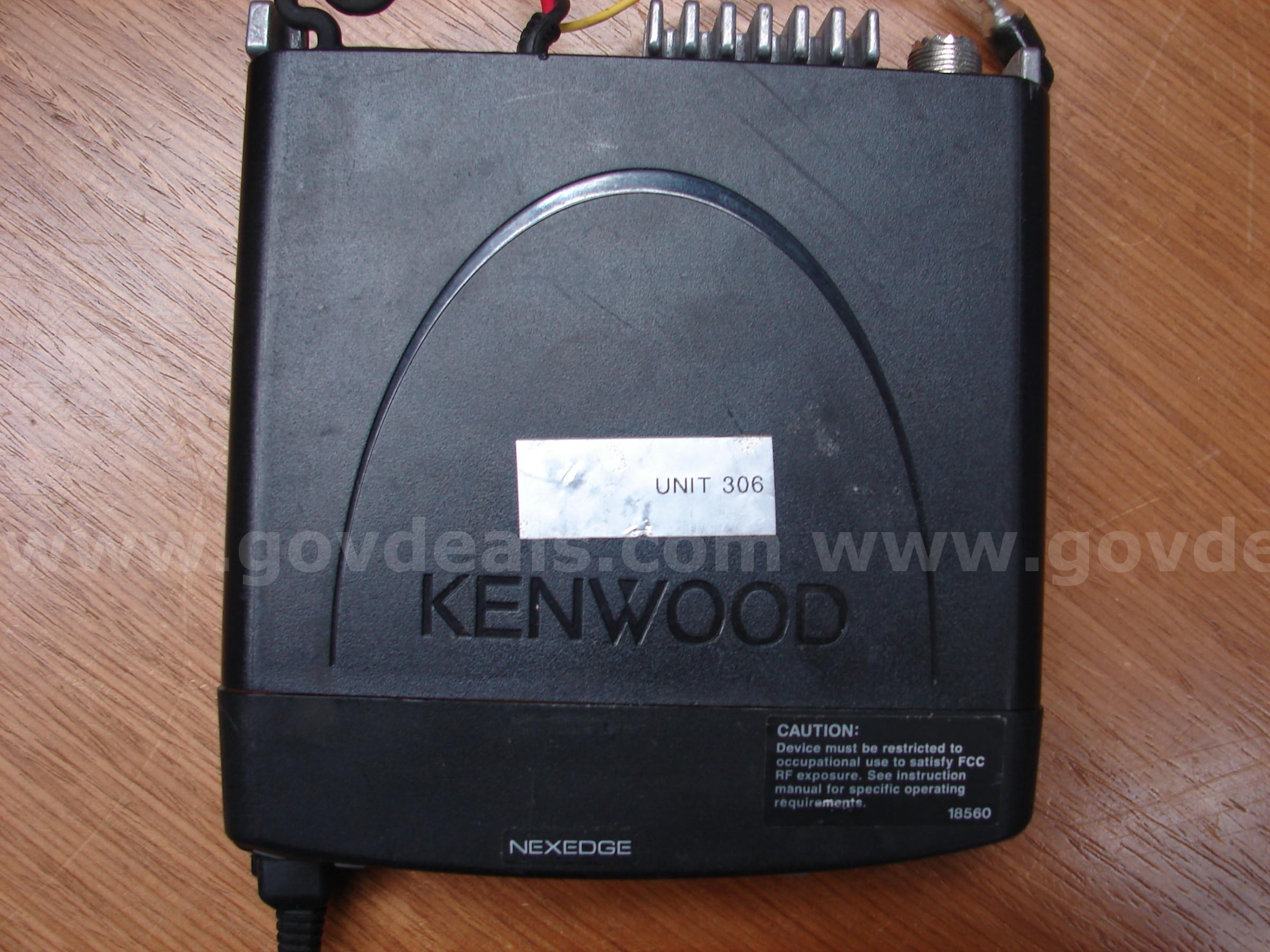 Kenwood NX-700 H-K UHF Radio with KMC-35 Mic. Kenwood 700 Government Surplus Auction - Photo #2