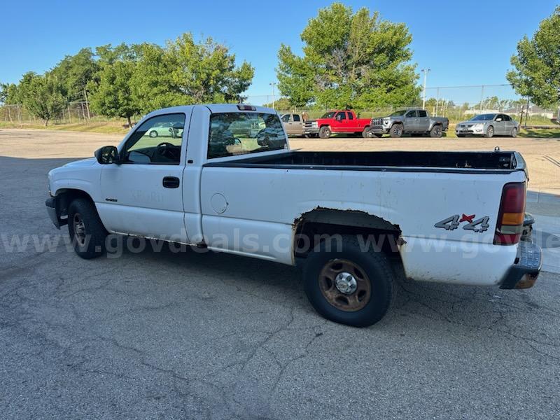 2002 Chevrolet Silverado 1500 LS Long Bed 4WD Chevrolet Silverado Government Surplus Auction - Primary Photo