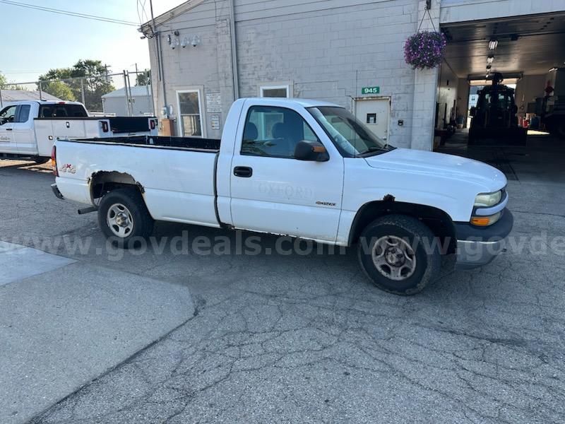 2002 Chevrolet Silverado 1500 LS Long Bed 4WD Chevrolet Silverado Government Surplus Auction - Photo #2