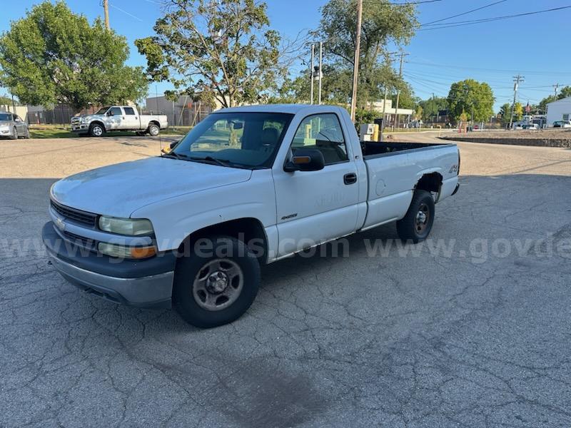 2002 Chevrolet Silverado 1500 LS Long Bed 4WD Chevrolet Silverado Government Surplus Auction - Photo #3