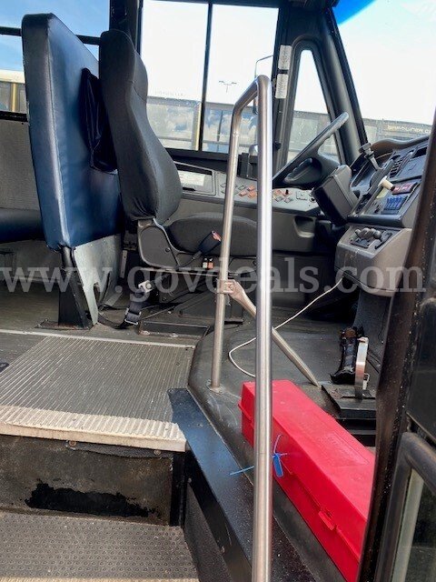 2011 Freightliner B2 Bus Chassis Freightliner B2 Bus Chassis Government Surplus Auction - Photo #4