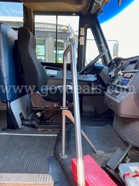 2011 Freightliner B2 Bus Chassis Freightliner B2 Bus Chassis Government Surplus Auction - Photo #4