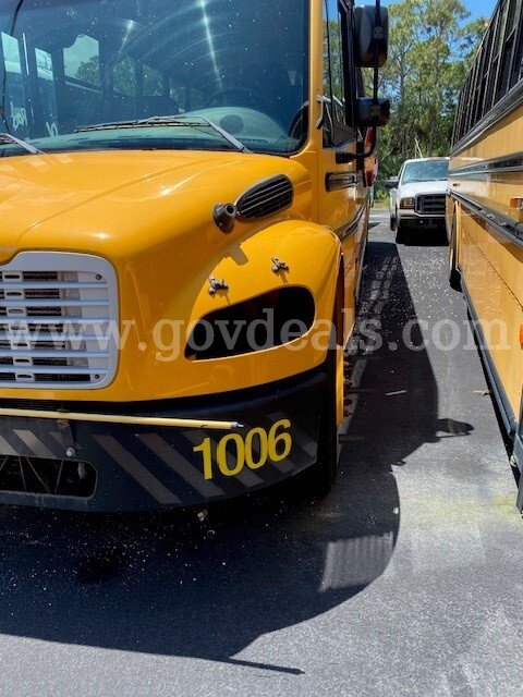 2011 Freightliner B2 Bus Chassis Freightliner B2 Bus Chassis Government Surplus Auction - Photo #2