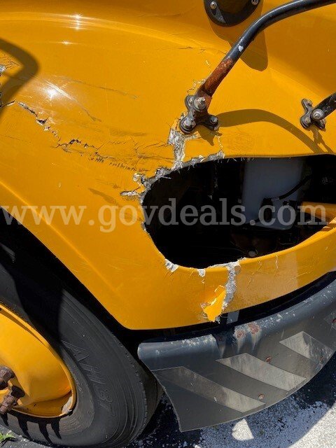2011 Freightliner B2 Bus Chassis Freightliner B2 Bus Chassis Government Surplus Auction - Photo #4