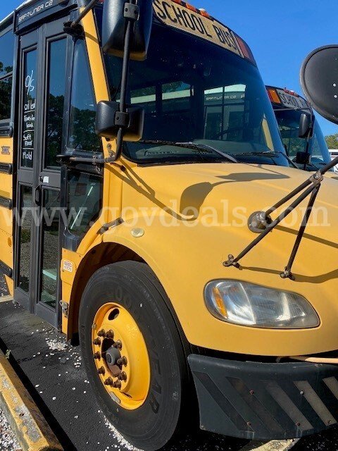 2011 Freightliner B2 Bus Freightliner B2 Bus Chassis Government Surplus Auction - Photo #2
