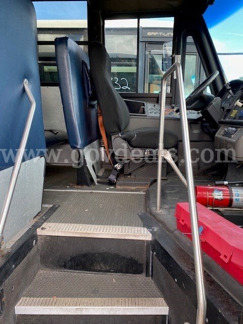 2011 Freightliner B2 Bus Freightliner B2 Bus Chassis Government Surplus Auction - Photo #4
