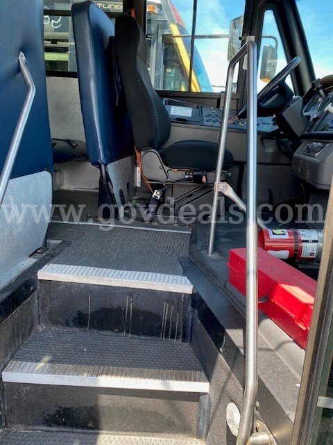 2011 Freightliner B2 Bus Chassis Freightliner B2 Bus Chassis Government Surplus Auction - Photo #4