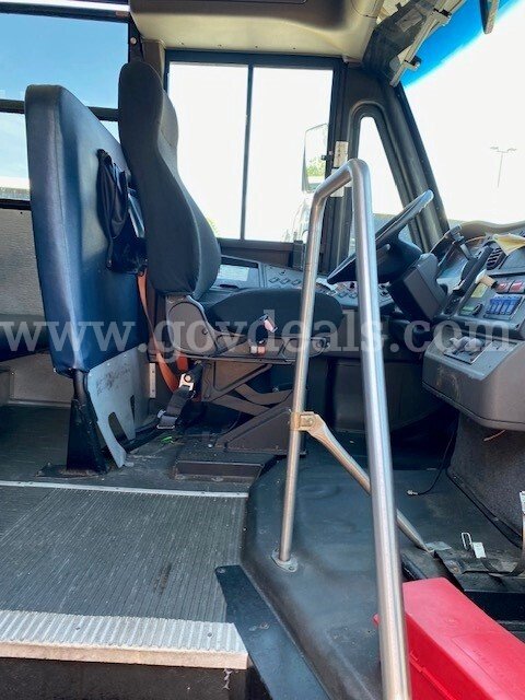 2011 Freightliner B2 Bus Chassis Freightliner B2 Bus Chassis Government Surplus Auction - Photo #2