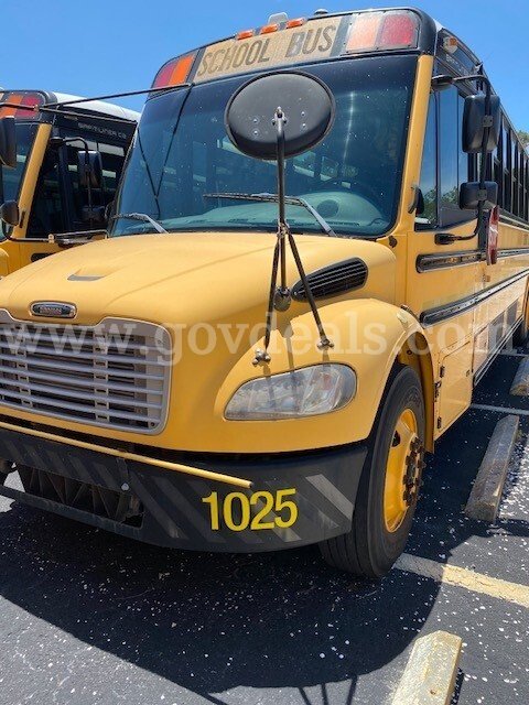 2011 Freightliner B2 Bus Freightliner B2 Bus Chassis Government Surplus Auction - Photo #2