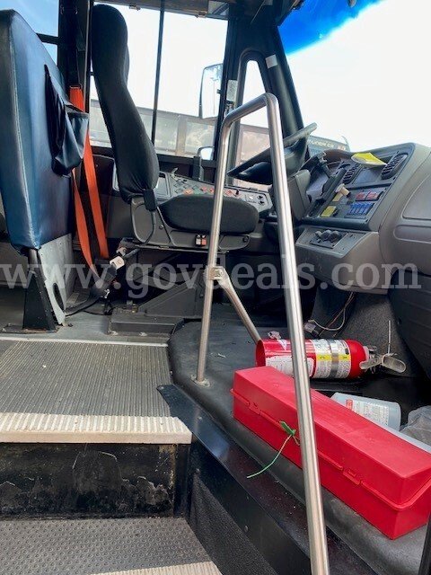 2011 Freightliner B2 Bus Chassis Freightliner B2 Bus Chassis Government Surplus Auction - Photo #4