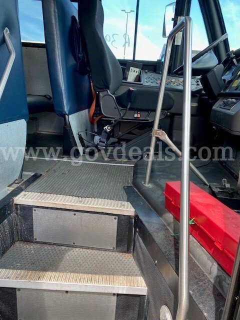 2011 Freightliner B2 Bus Freightliner B2 Bus Chassis Government Surplus Auction - Photo #3