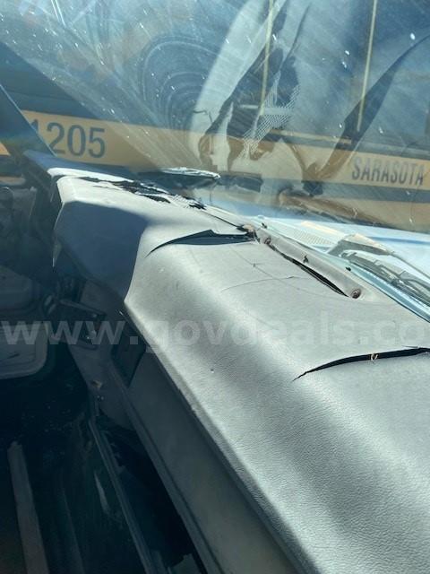1990 Ford F700 LPO Ford F700 Government Surplus Auction - Photo #2