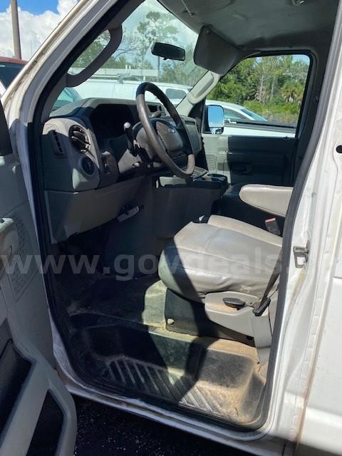 2009 Ford Econoline Ford Econoline Government Surplus Auction - Photo #2
