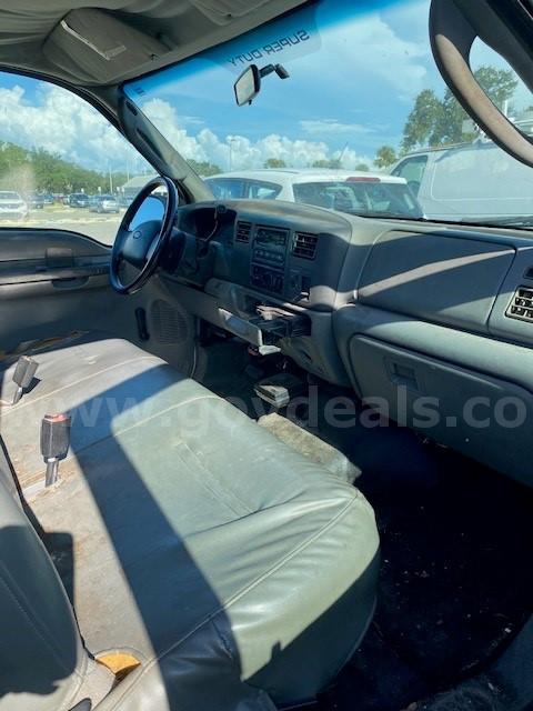 2004 Ford F-250 SD Ford F-250 Government Surplus Auction - Photo #3