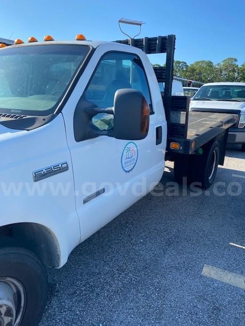 2007 Ford F-350 SD Ford F-350 Government Surplus Auction - Photo #2
