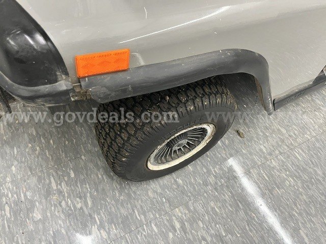 Early 90's model EZGO Golf Cart.   Government Surplus Auction - Photo #4