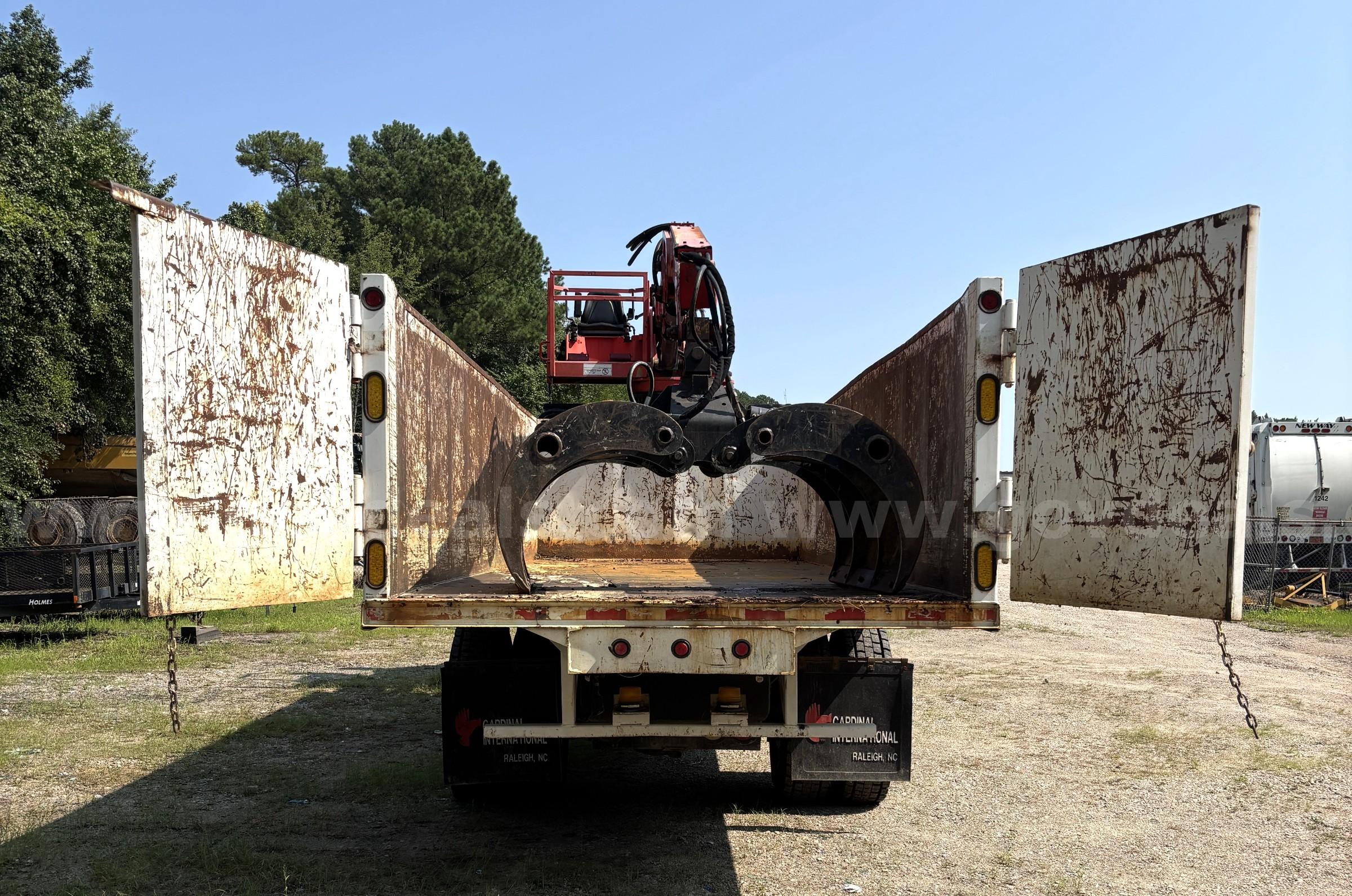 2009 International Navistar 7400, Pac-Mac Knuckle Boom Loader with Dump Body International Navistar 7400 Government Surplus Auction - Photo #5