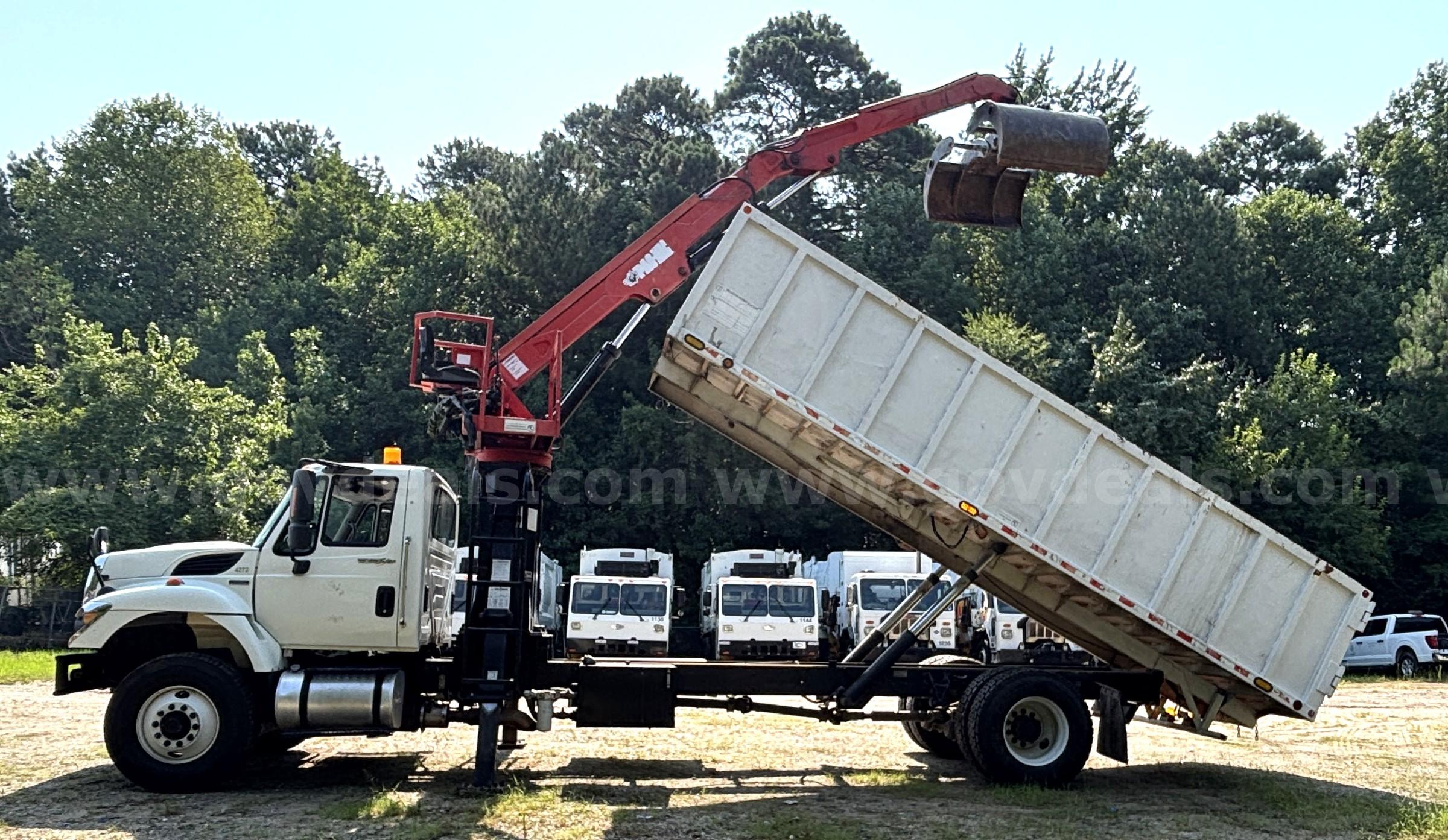 2009 International Navistar 7400, Pac-Mac Knuckle Boom Loader with Dump Body International Navistar 7400 Government Surplus Auction - Photo #6
