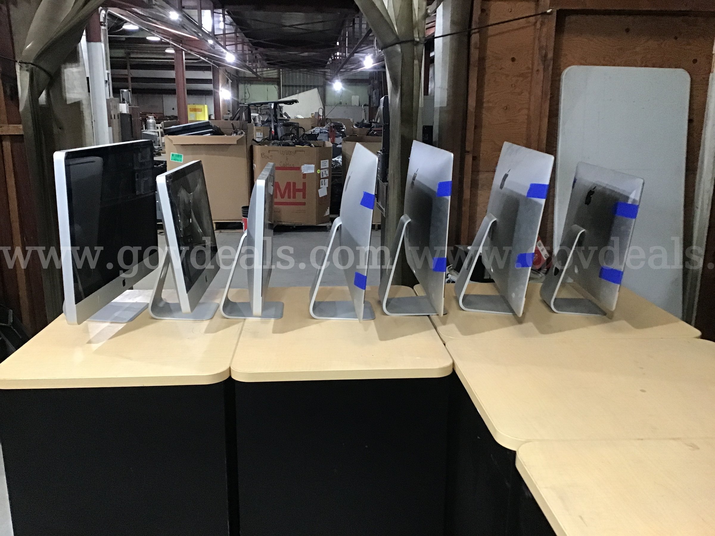Lot 27 - 7 iMac All-In-One Desktop Computers - 115lbs  115lbs Government Surplus Auction - Photo #3