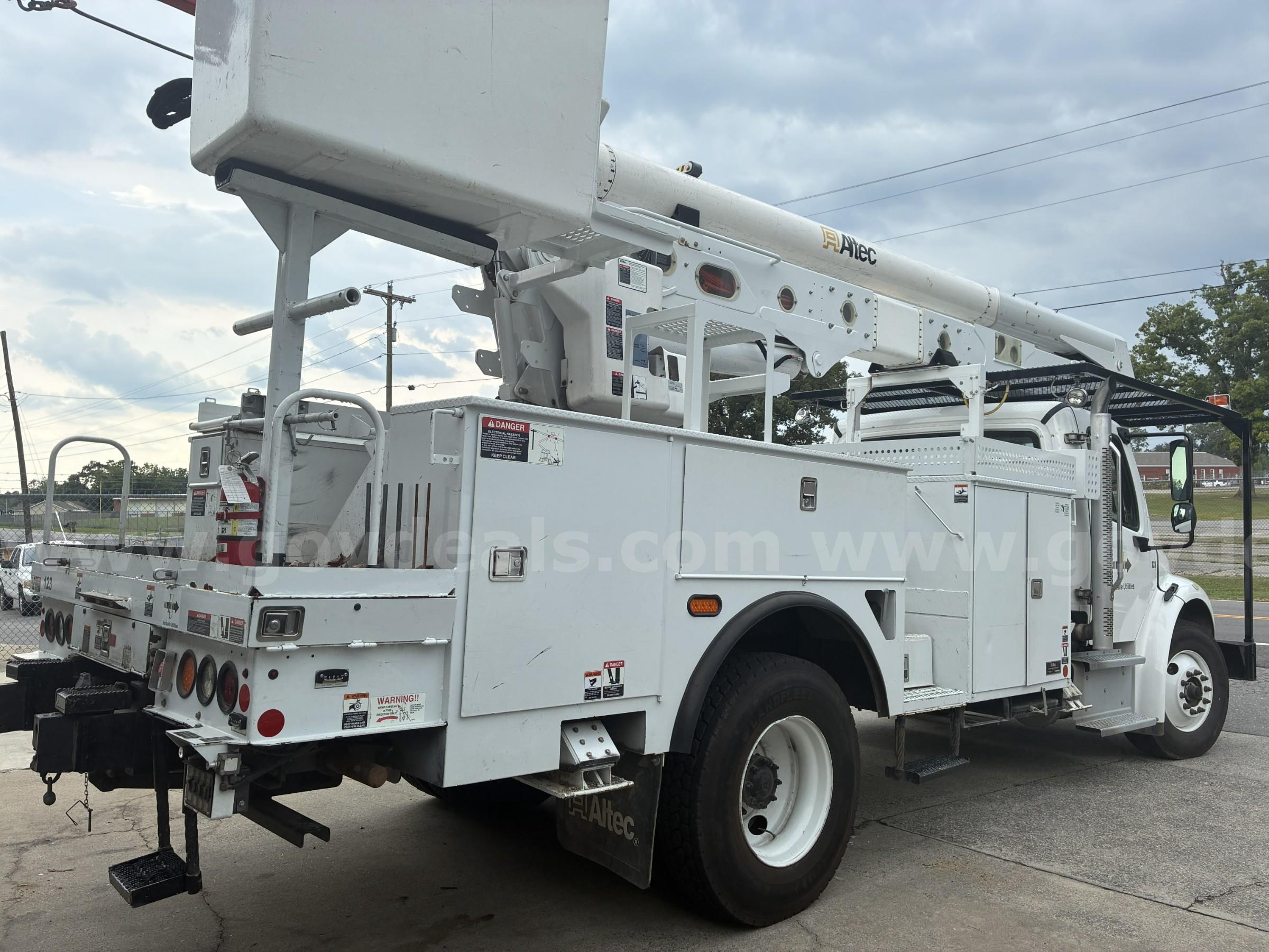 2018 Freightliner M2 106 Medium Duty Freightliner 106 Government Surplus Auction - Photo #2