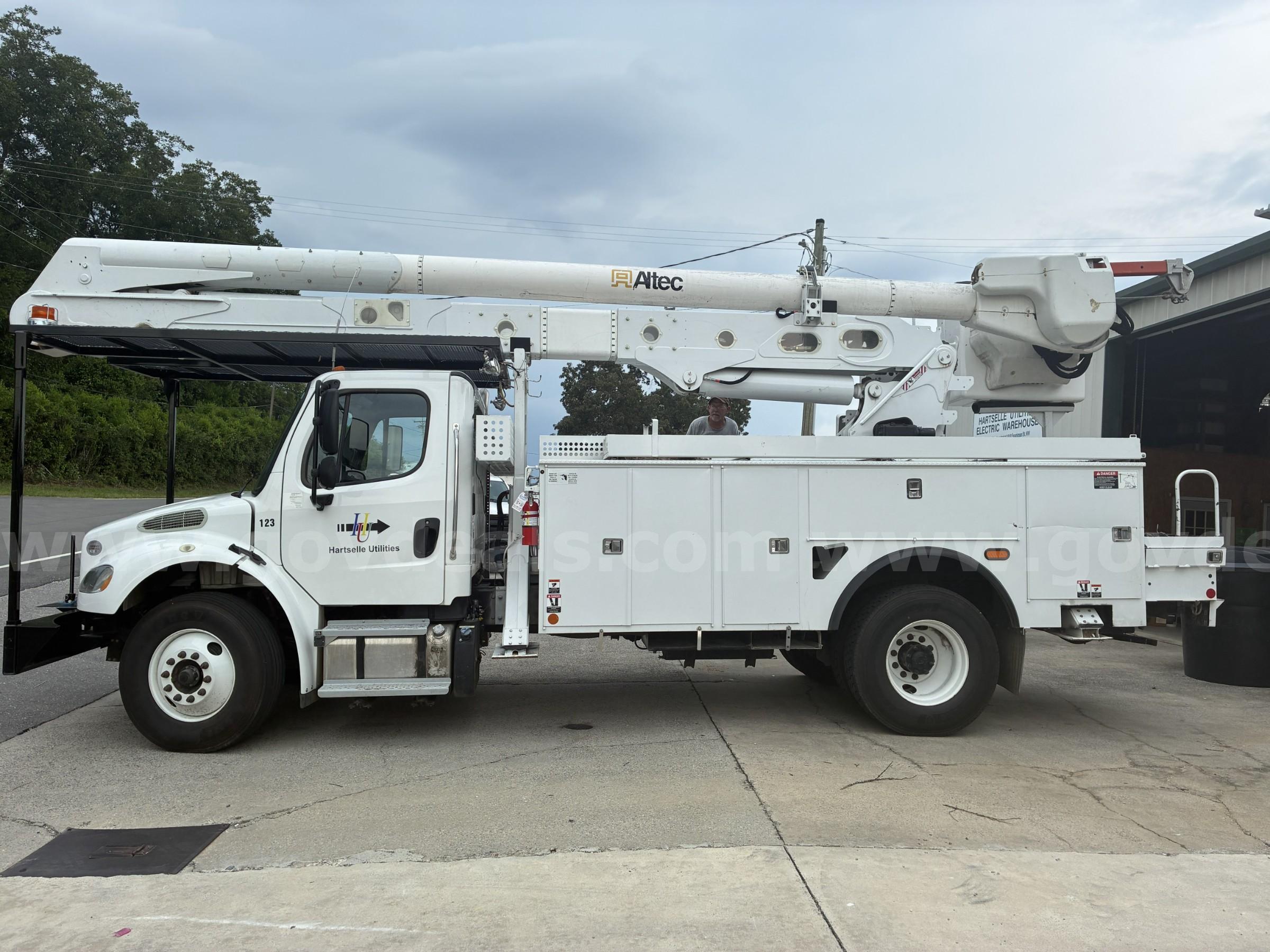 2018 Freightliner M2 106 Medium Duty Freightliner 106 Government Surplus Auction - Photo #4