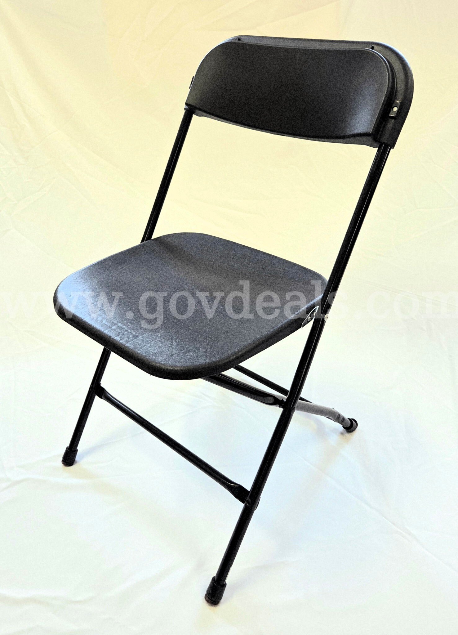 BLACK FOLDING CHAIRS