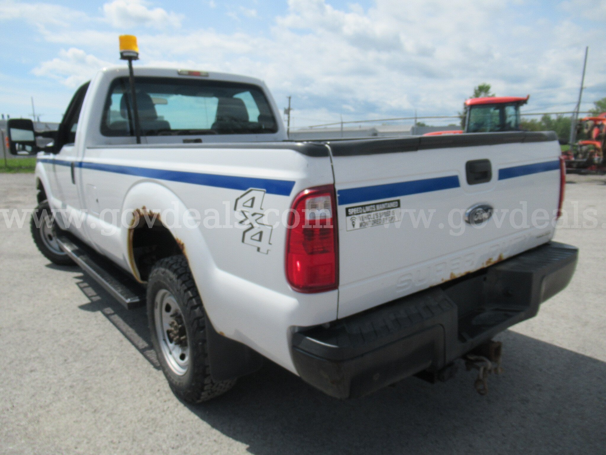 2016 Ford F-250 SD XL 4WD Ford F-250 Government Surplus Auction - Photo #3