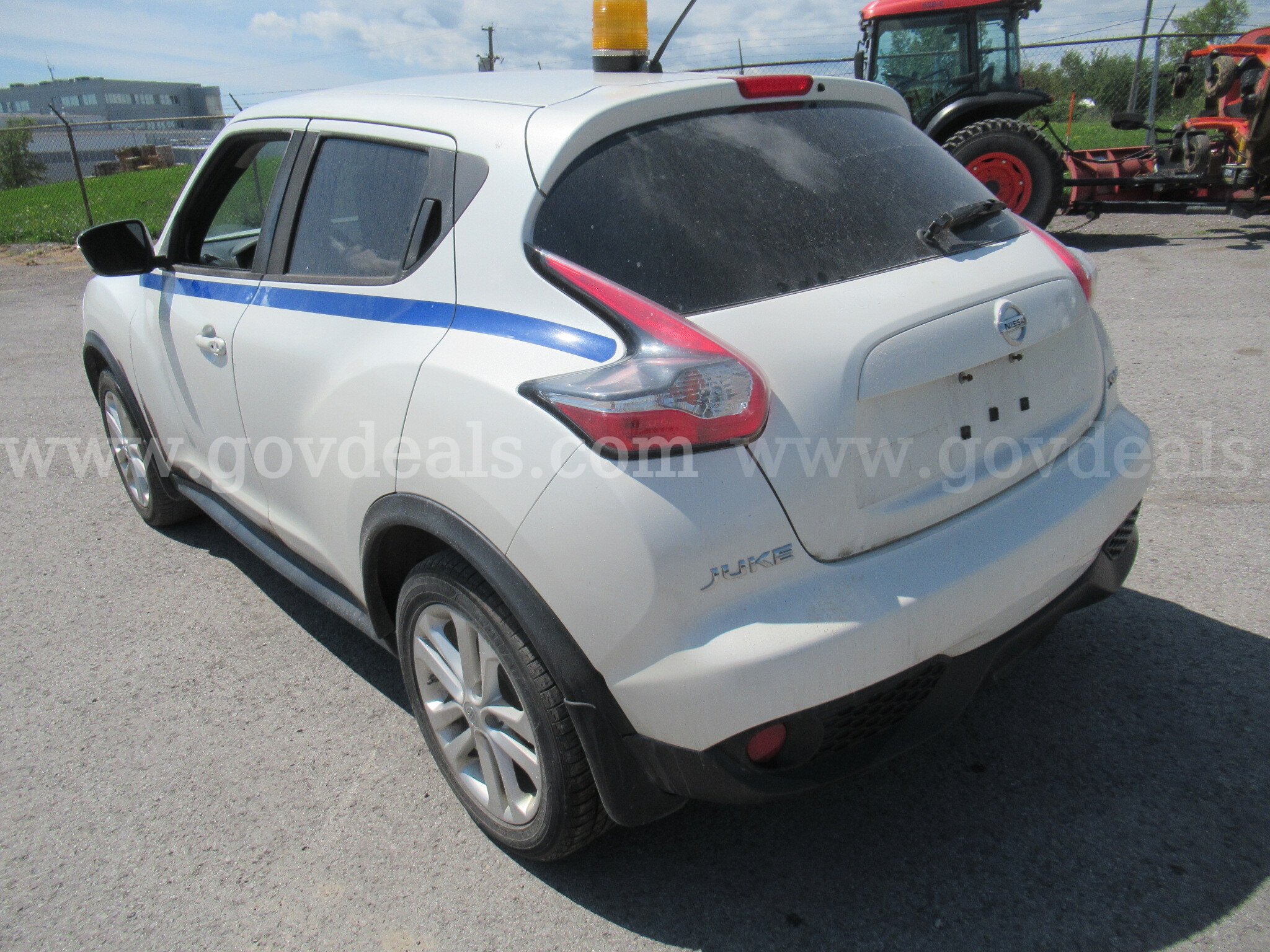 2016 Nissan Juke SV AWD Nissan Juke Government Surplus Auction - Photo #3