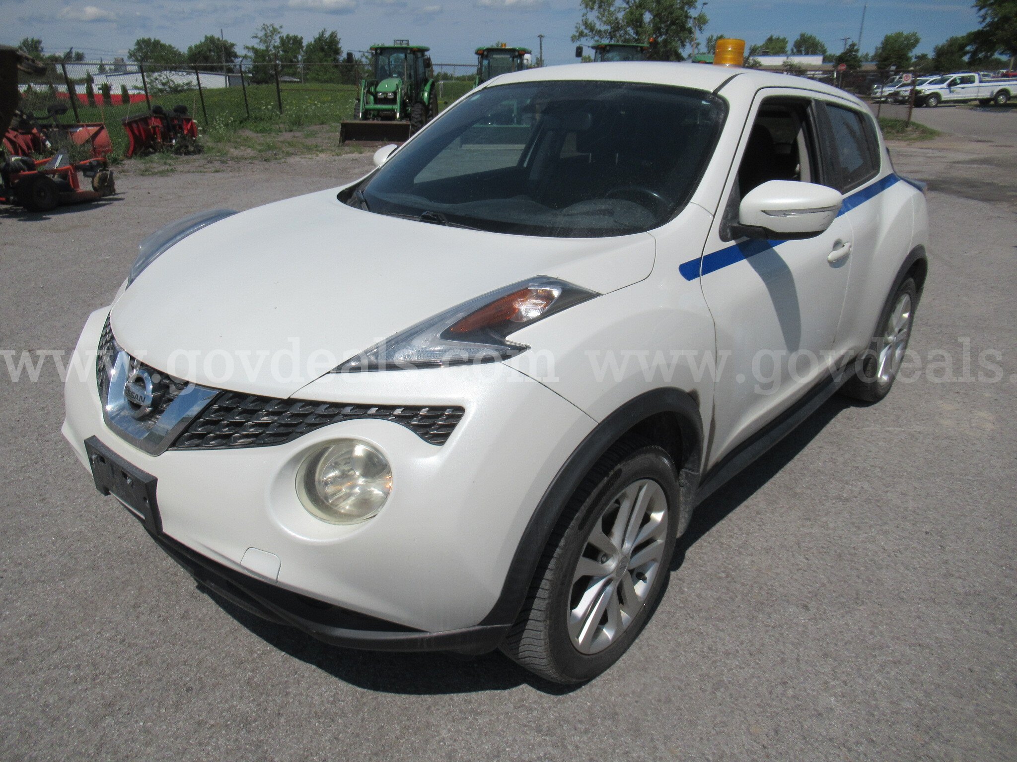 2016 Nissan Juke SV AWD Nissan Juke Government Surplus Auction - Photo #4