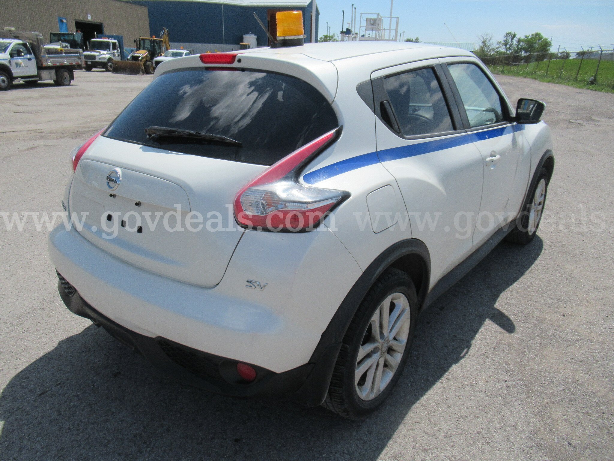 2016 Nissan Juke SV AWD Nissan Juke Government Surplus Auction - Photo #2