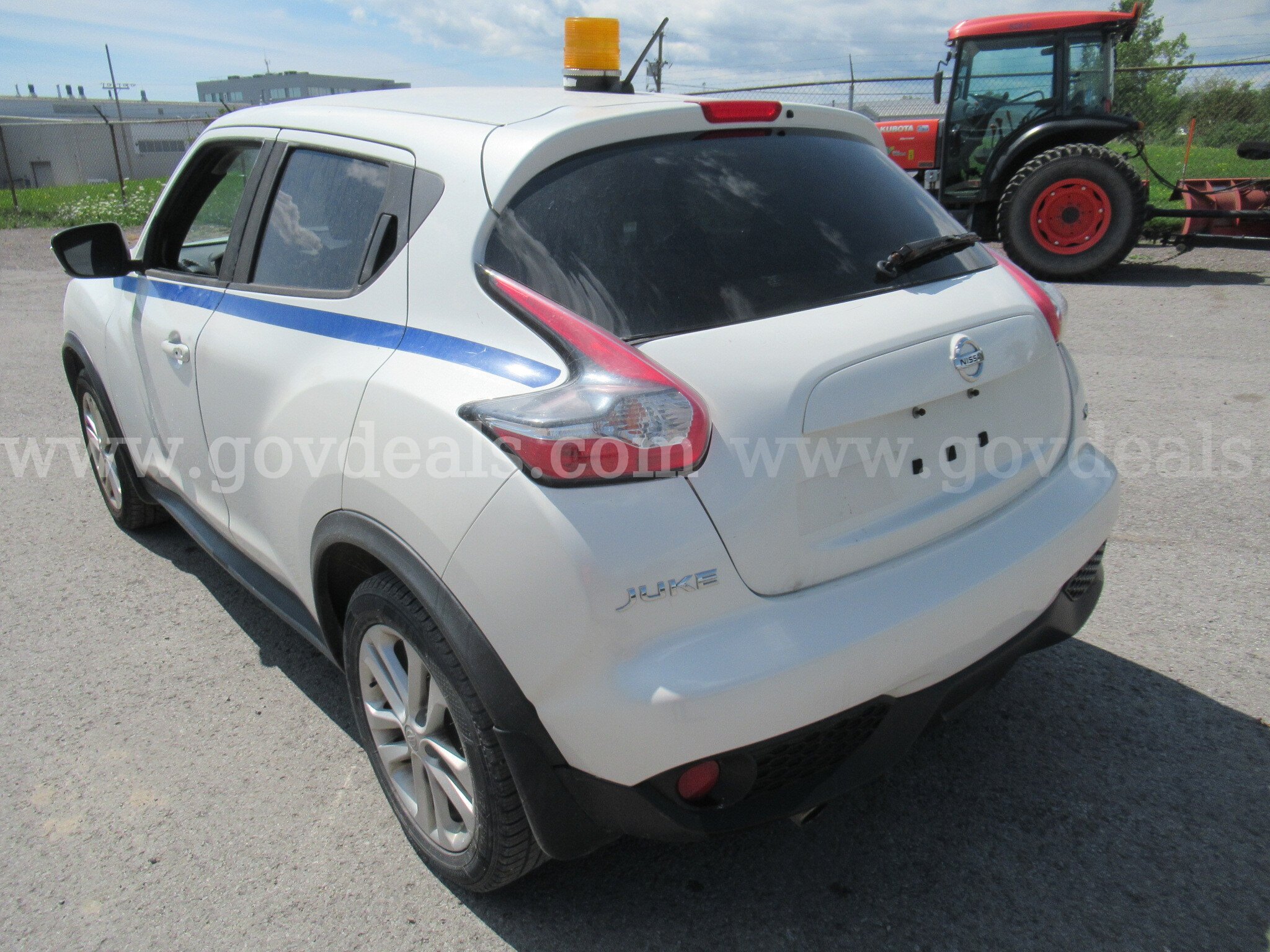 2016 Nissan Juke SV AWD Nissan Juke Government Surplus Auction - Photo #3