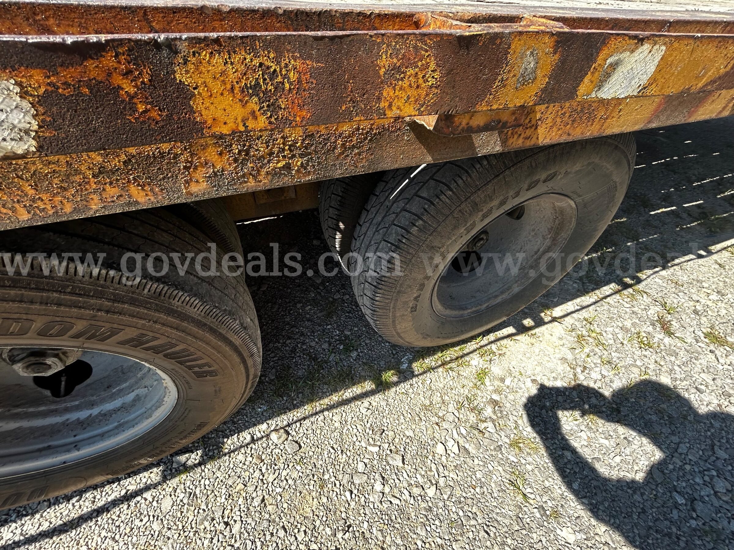1998 The Lone Star Dual Axle Equipment Trailer with Fold-Down Ramps - T1192 Lone Star T1192 Government Surplus Auction - Photo #5