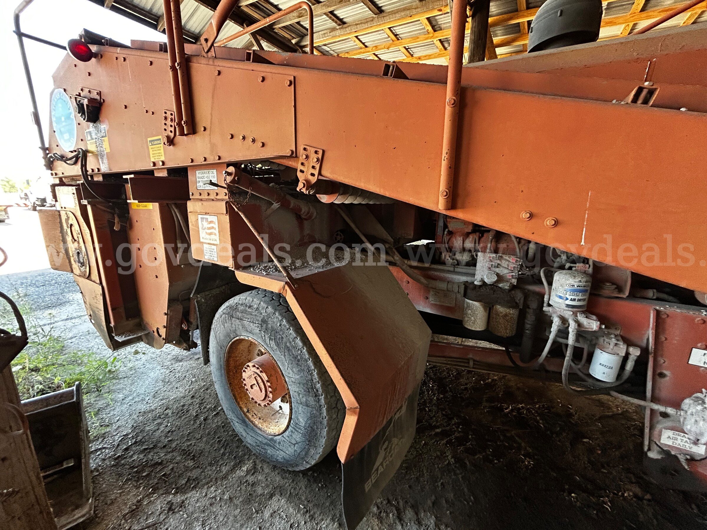 2005 BearCat Mfg. BC2002T Highway Maintenance Machine with CRC Computerized Rate Control Bearcat BC2002T Government Surplus Auction - Photo #5