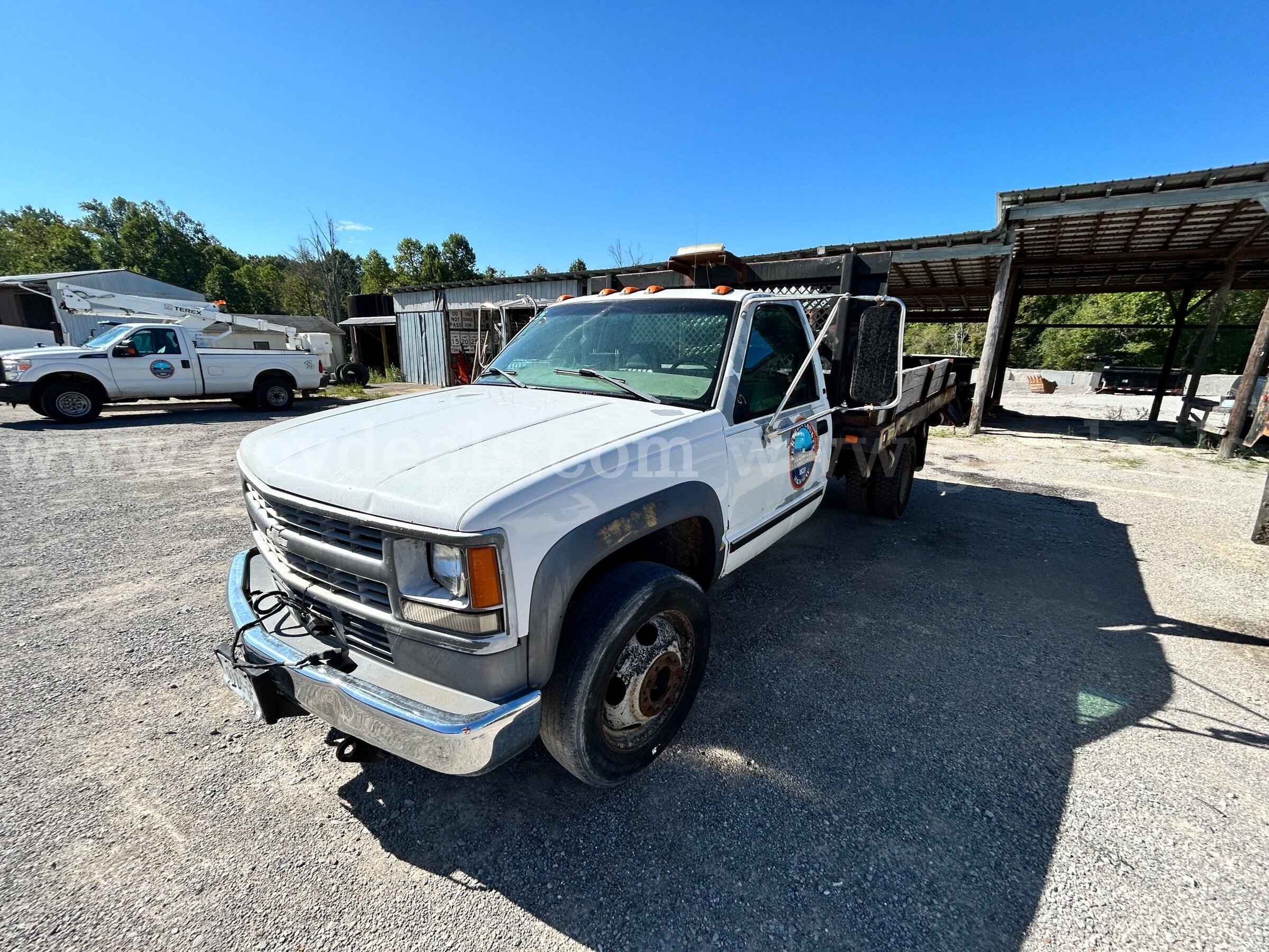 1998 Chevrolet C/K 3500 Reg. Cab 2WD with Knapheide Flatbed Chevrolet 3500 Government Surplus Auction - Photo #2